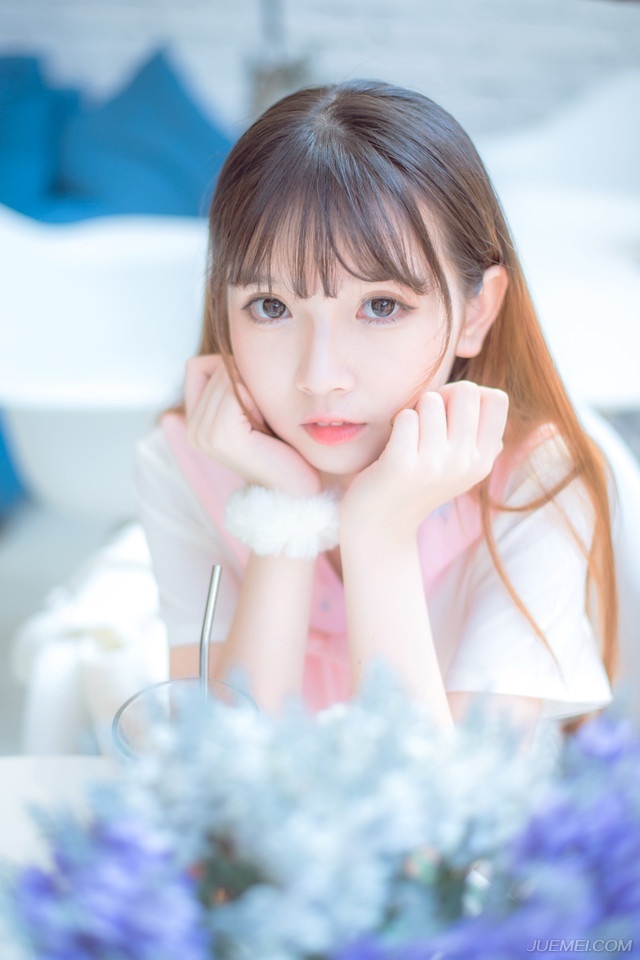 你要是不爱他，他多么爱你，他待你多么好，他的条件多么优秀，也是徒然的。自己不要的东西，为什么还要可惜呢?既然你甘心情愿放弃，你就没资格可惜。他曾是那么慷慨地等待你，他本来是你的，你自己选择不要，那就永远不要可惜。